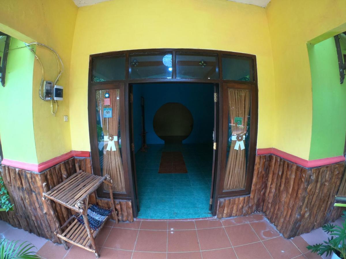 Owl Hostel Karimunjawa Buitenkant foto