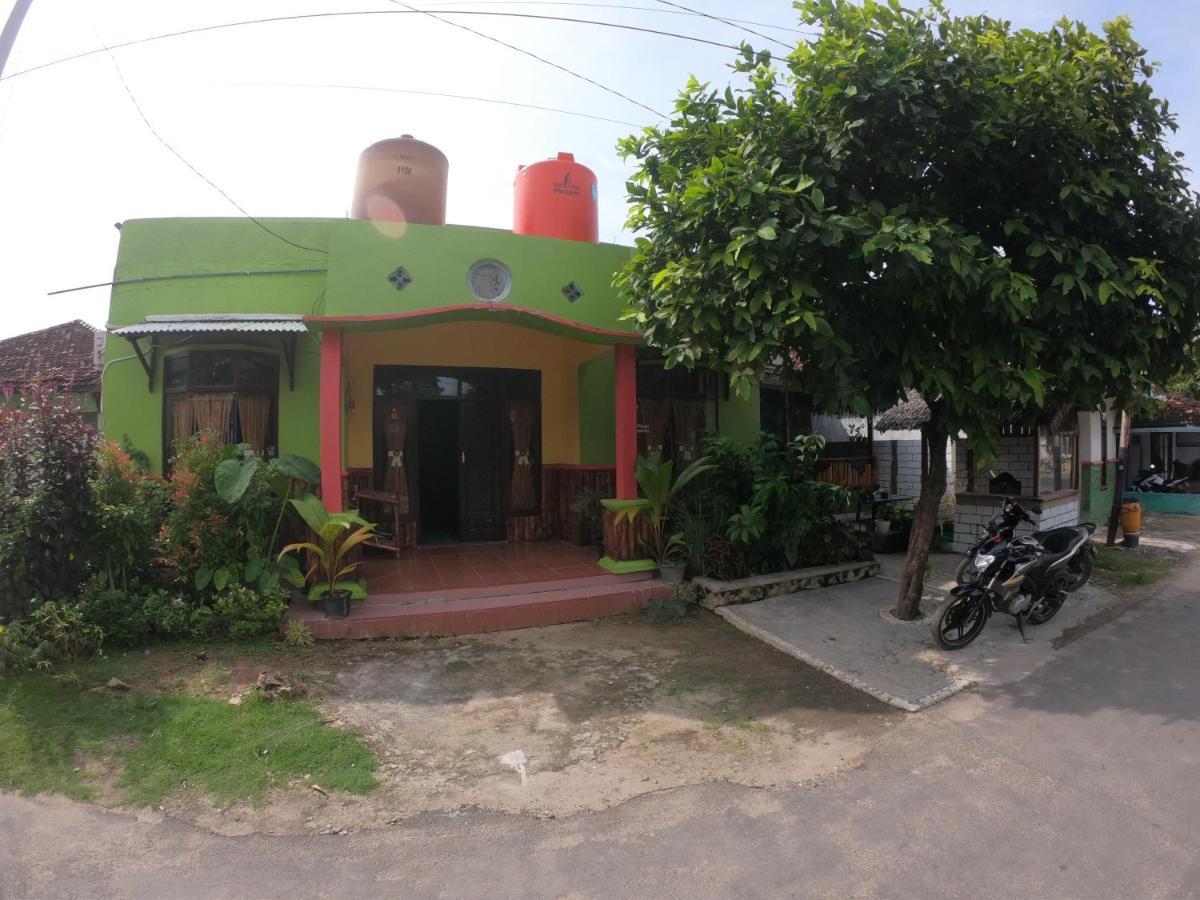 Owl Hostel Karimunjawa Buitenkant foto