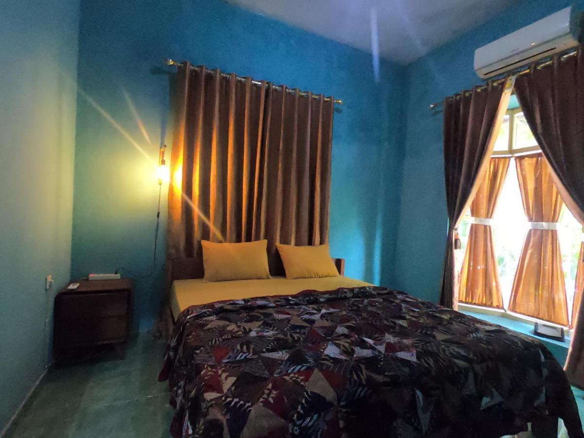 Owl Hostel Karimunjawa Buitenkant foto