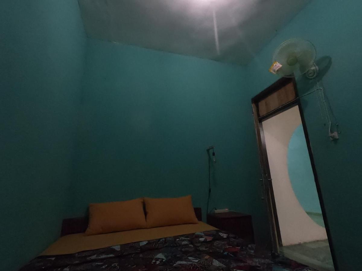 Owl Hostel Karimunjawa Buitenkant foto