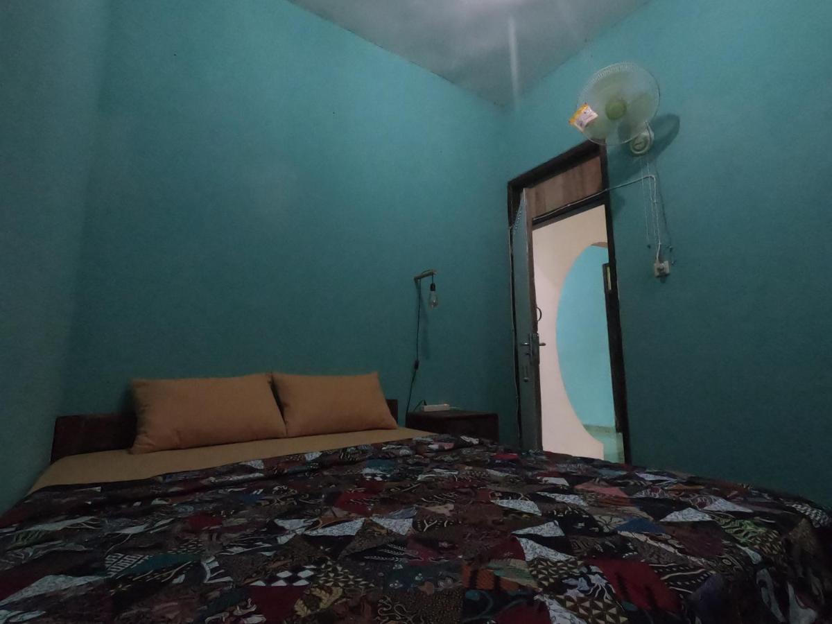 Owl Hostel Karimunjawa Buitenkant foto