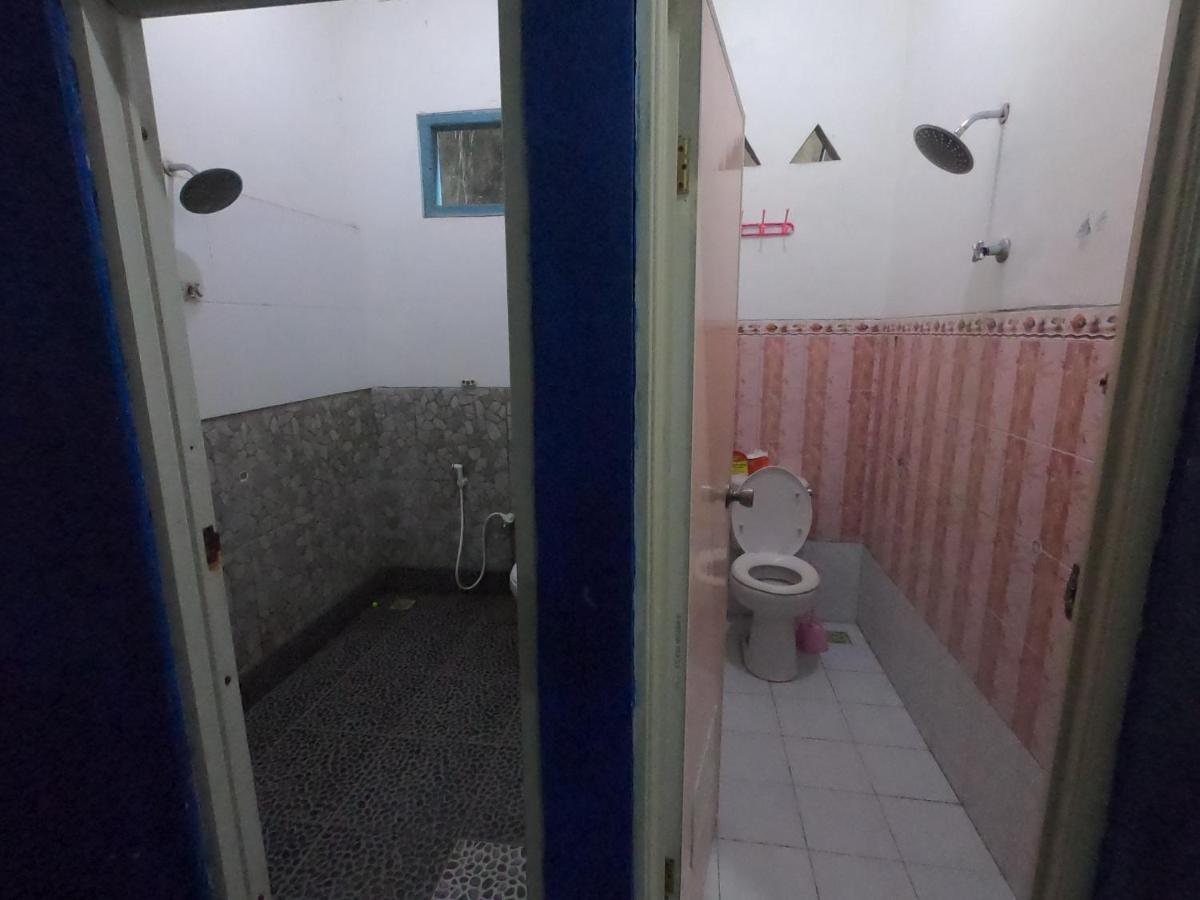 Owl Hostel Karimunjawa Buitenkant foto