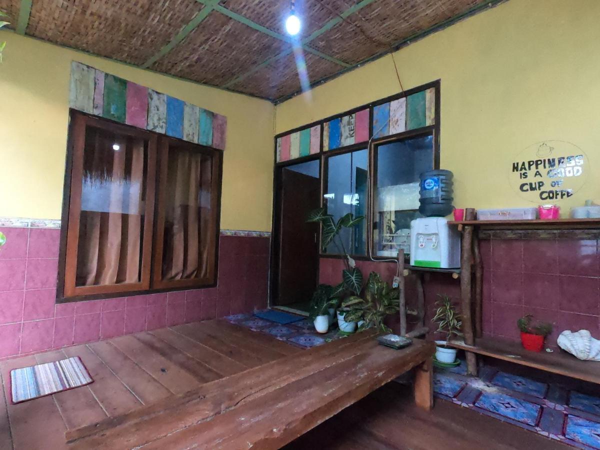 Owl Hostel Karimunjawa Buitenkant foto