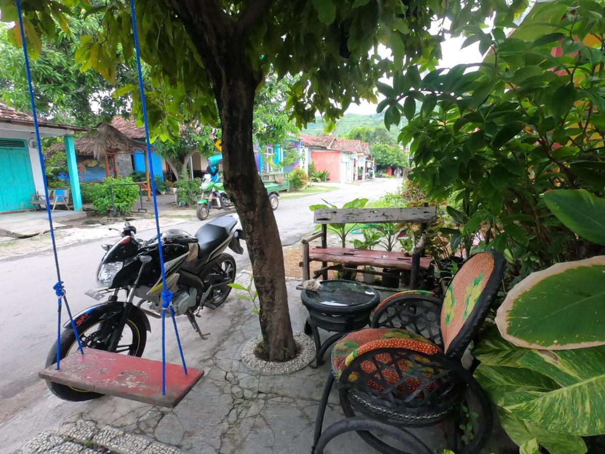 Owl Hostel Karimunjawa Buitenkant foto