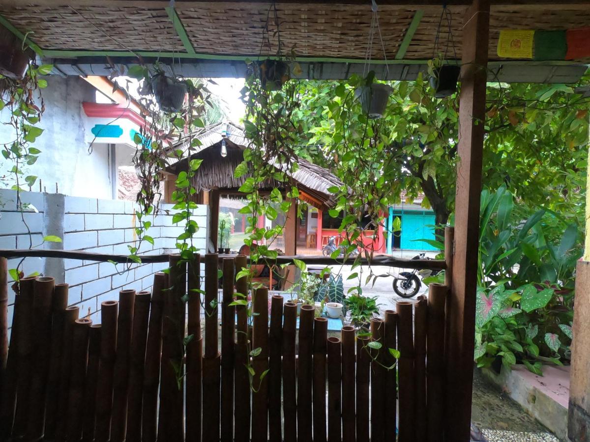 Owl Hostel Karimunjawa Buitenkant foto
